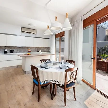 Nyaraló Ritas Modern In-city House