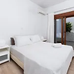 Ritas Modern In-city House * Rhodes City